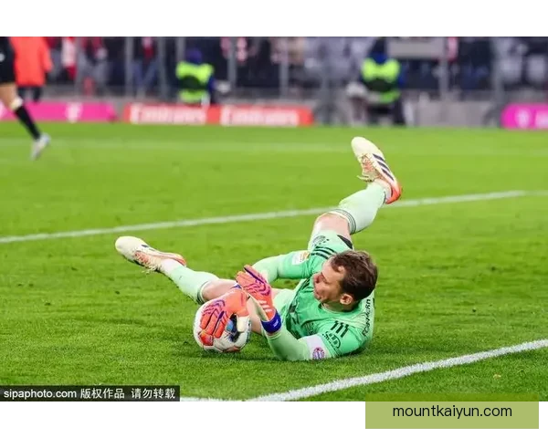 诺伊尔伤病情况持续关注 球队防线稳定性面临考验